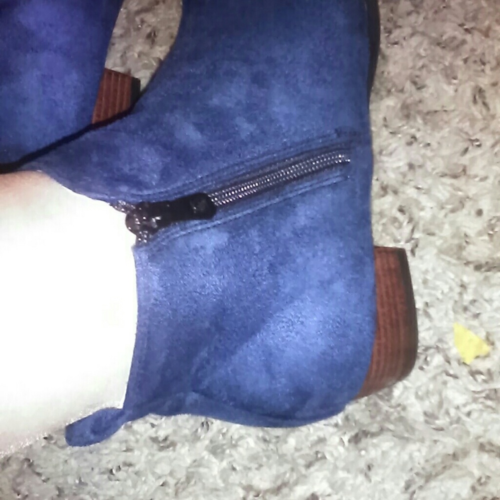 Blue suede booties - Picture 1 of 2
